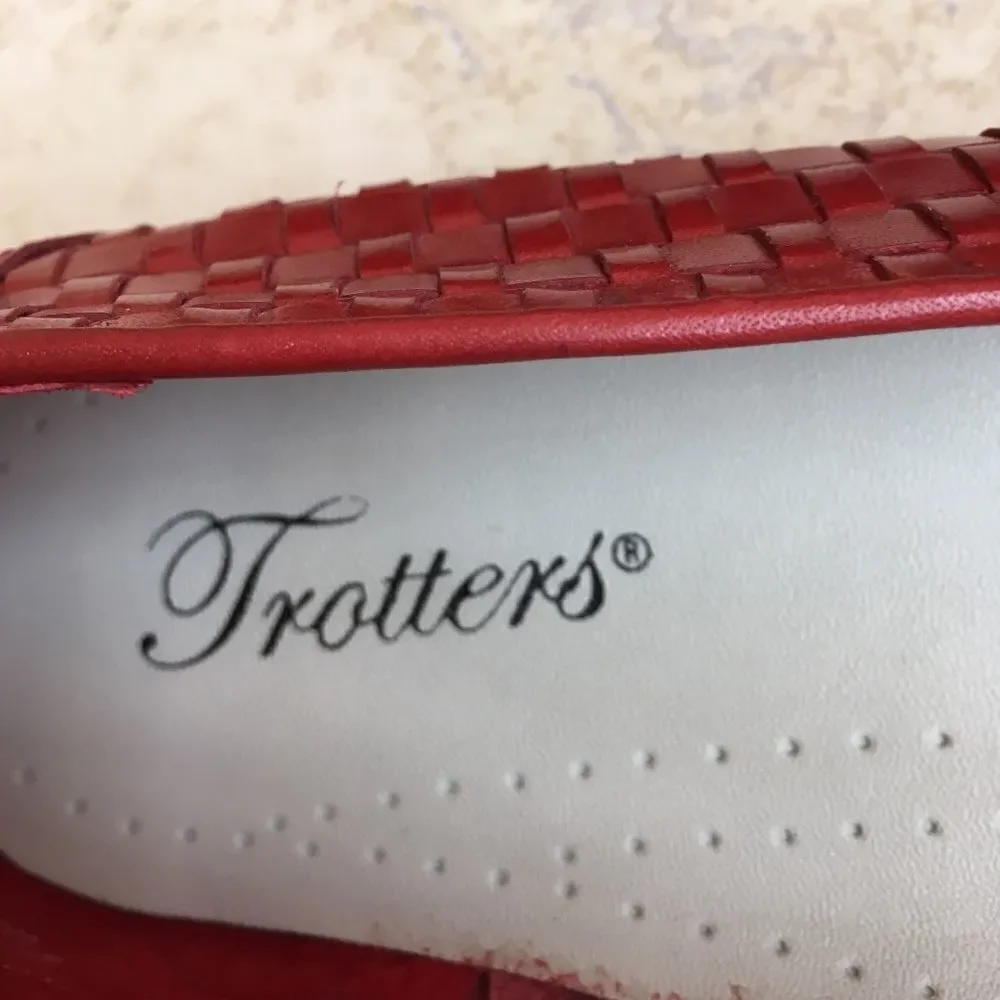 TROTTERS LIZ RED LEATHER FLATS‎